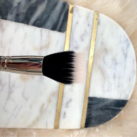 MAC Cosmetics 187S Duo Fiber Pro Makeup Brush - Picture 2 of 3